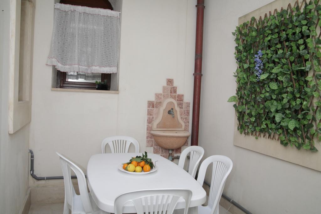 Maestranza Holiday Syrakus Exterior foto
